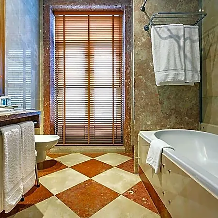 Real Palacio Hotel 5*