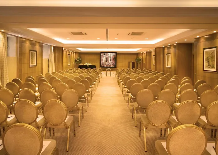 Real Palacio מלון