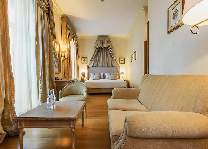 Real Palacio מלון 5*