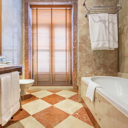 레알 팔라시오 호텔