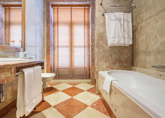 Real Palacio Szálloda